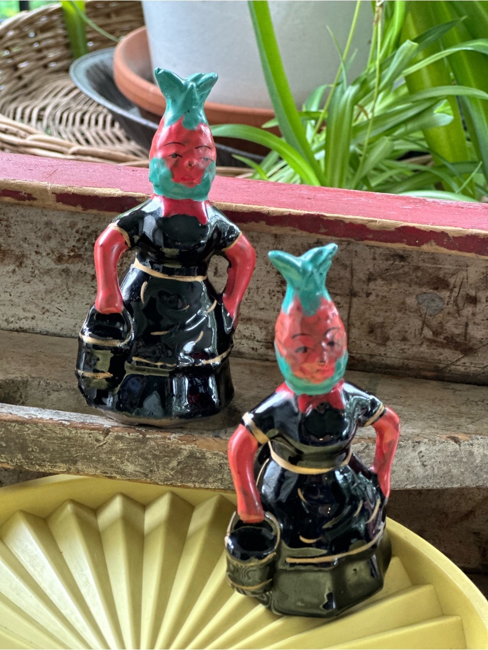 Vintage Japan Figures Lady Salt Pepper Shakers Strawberry Bonnet Red Black